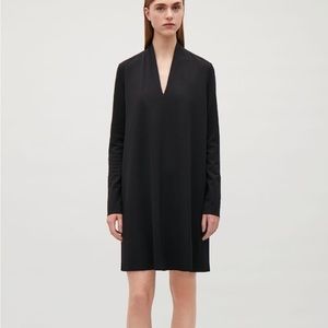 COS Black Long Sleeve V Neck Dress Size: Small